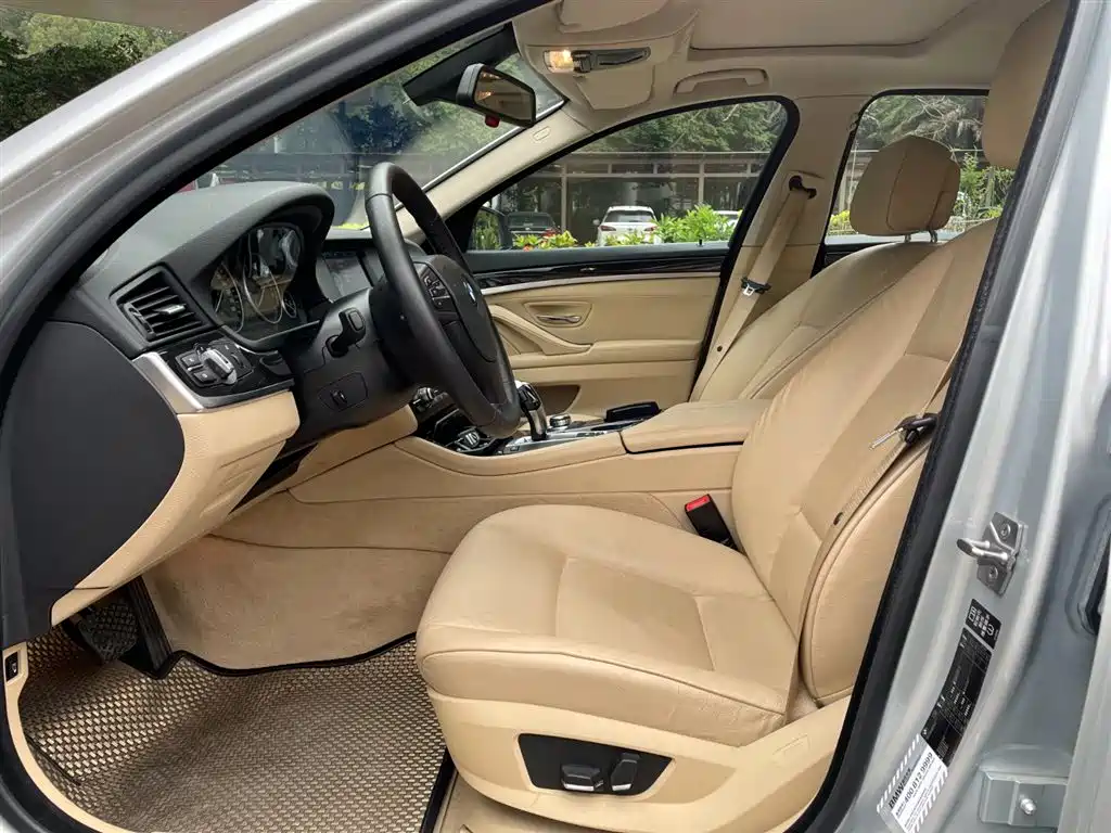 BMW 5 Series 2011 523Li Leading фото 7