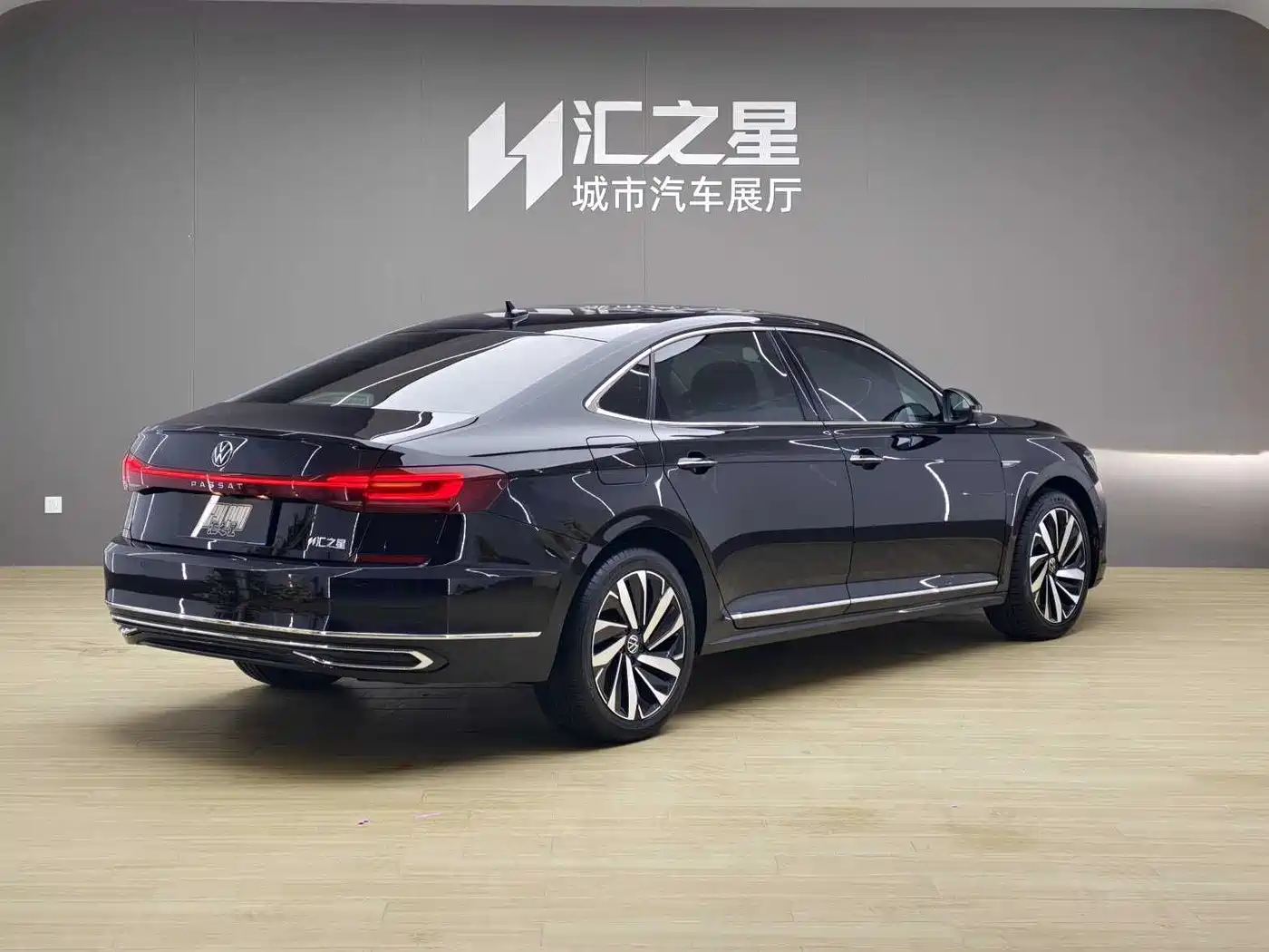 Volkswagen Passat 2023 Facelift 330TSI Luxury Edition фото 2