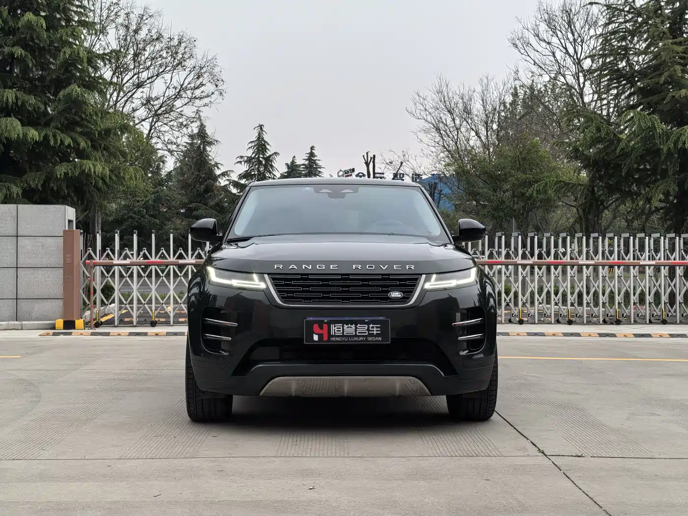 Land Rover Range Rover Evoque 2024 Range Rover Evoque L 249PS Light Master Edition фото 2