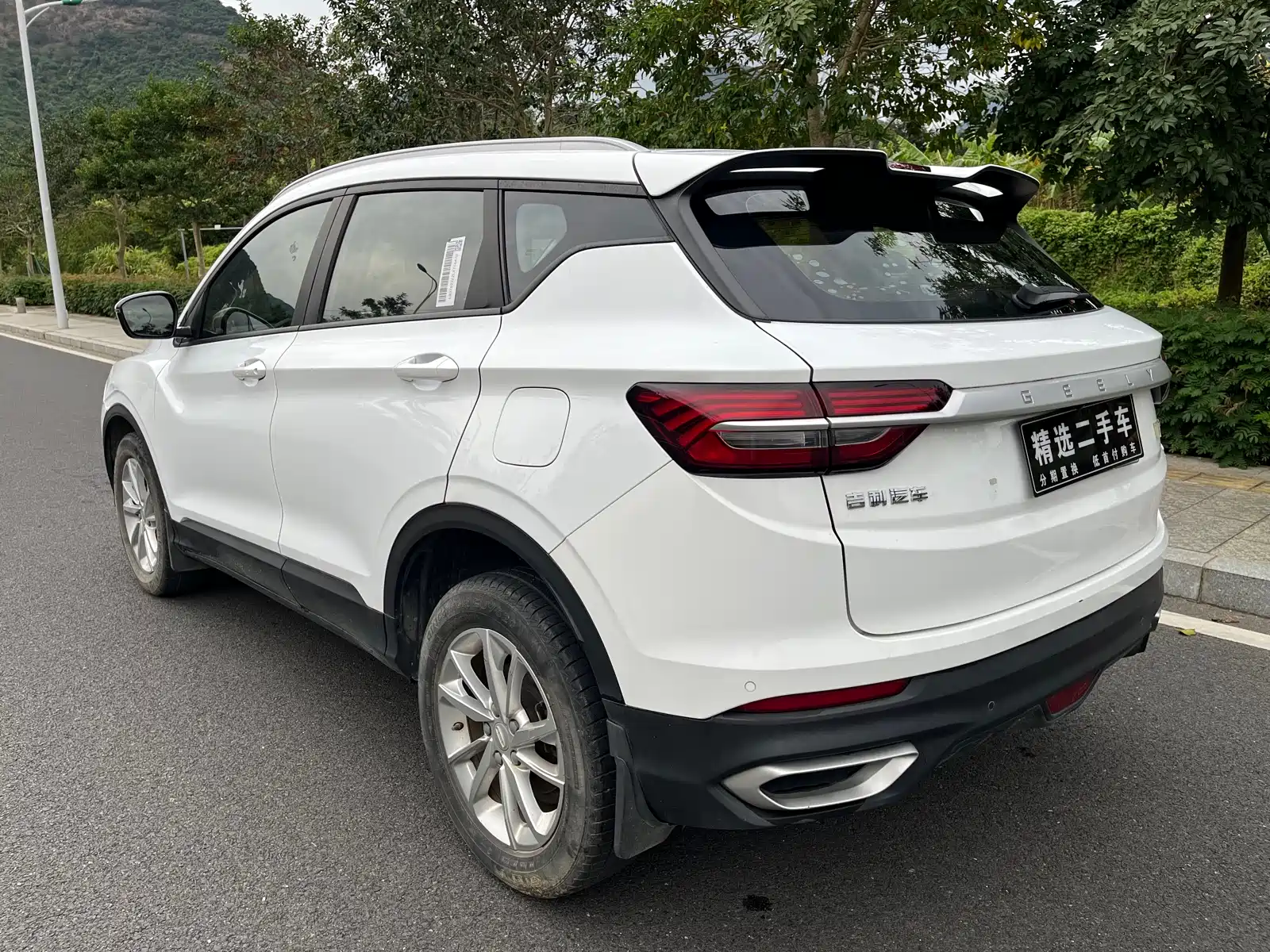 Фото 17 - Geely Coolray