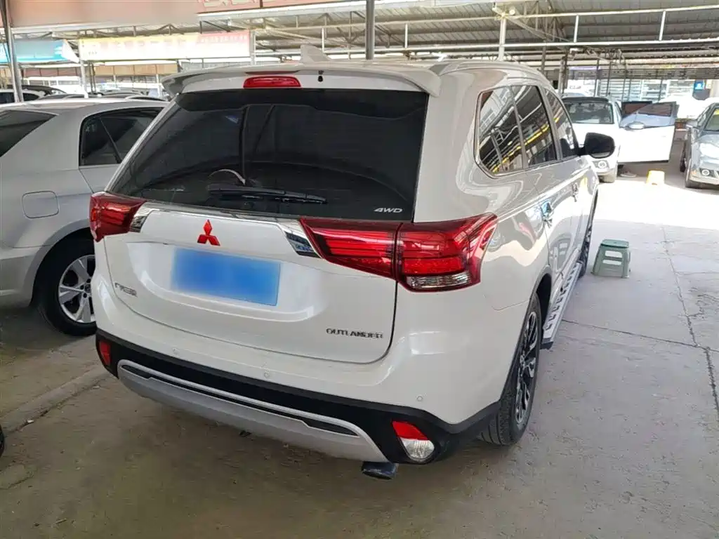 MITSUBISHI OUTLANDER