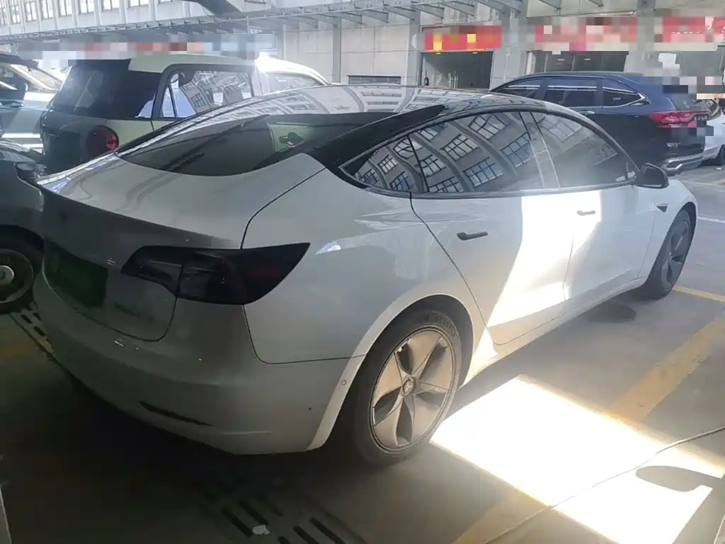 Фото 7 - Tesla Model 3