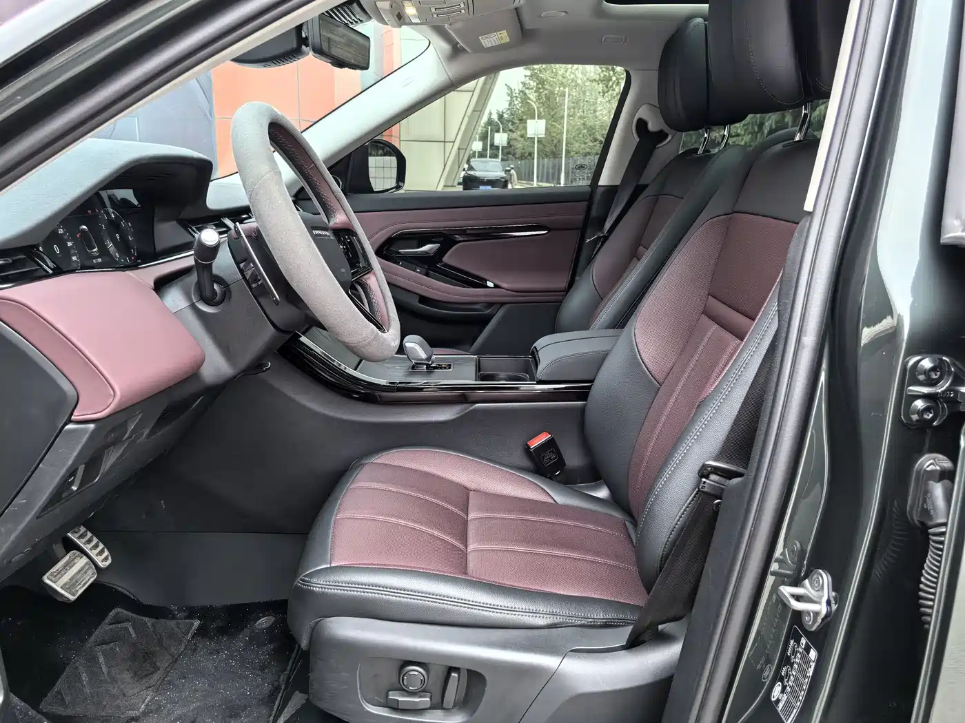 Land Rover Range Rover Evoque 2024 Range Rover Evoque L 249PS Light Master Edition фото 6
