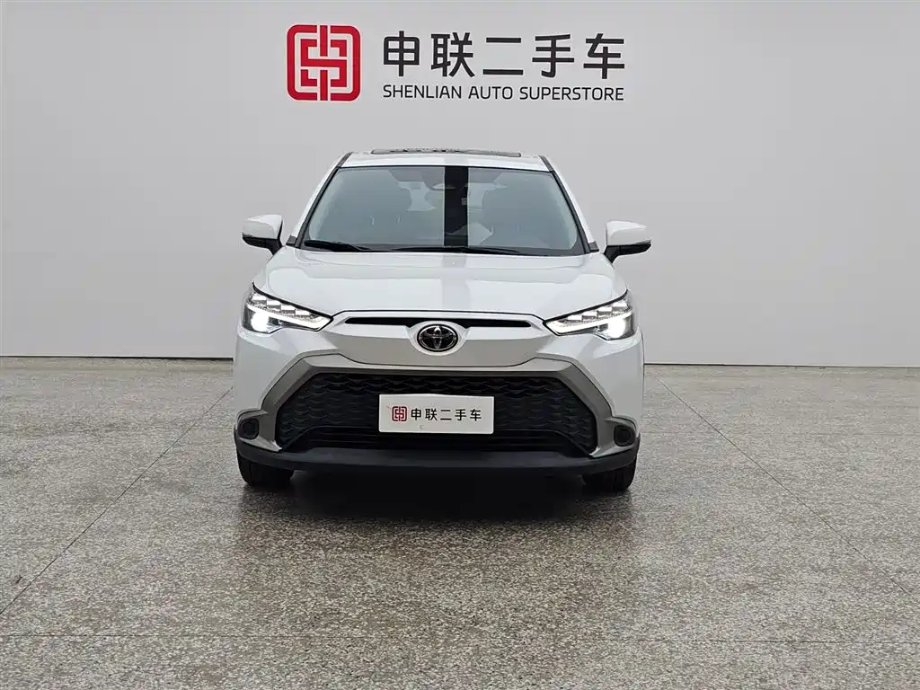 Toyota Frontlander 2023 2.0L CVT Luxury Edition фото 2