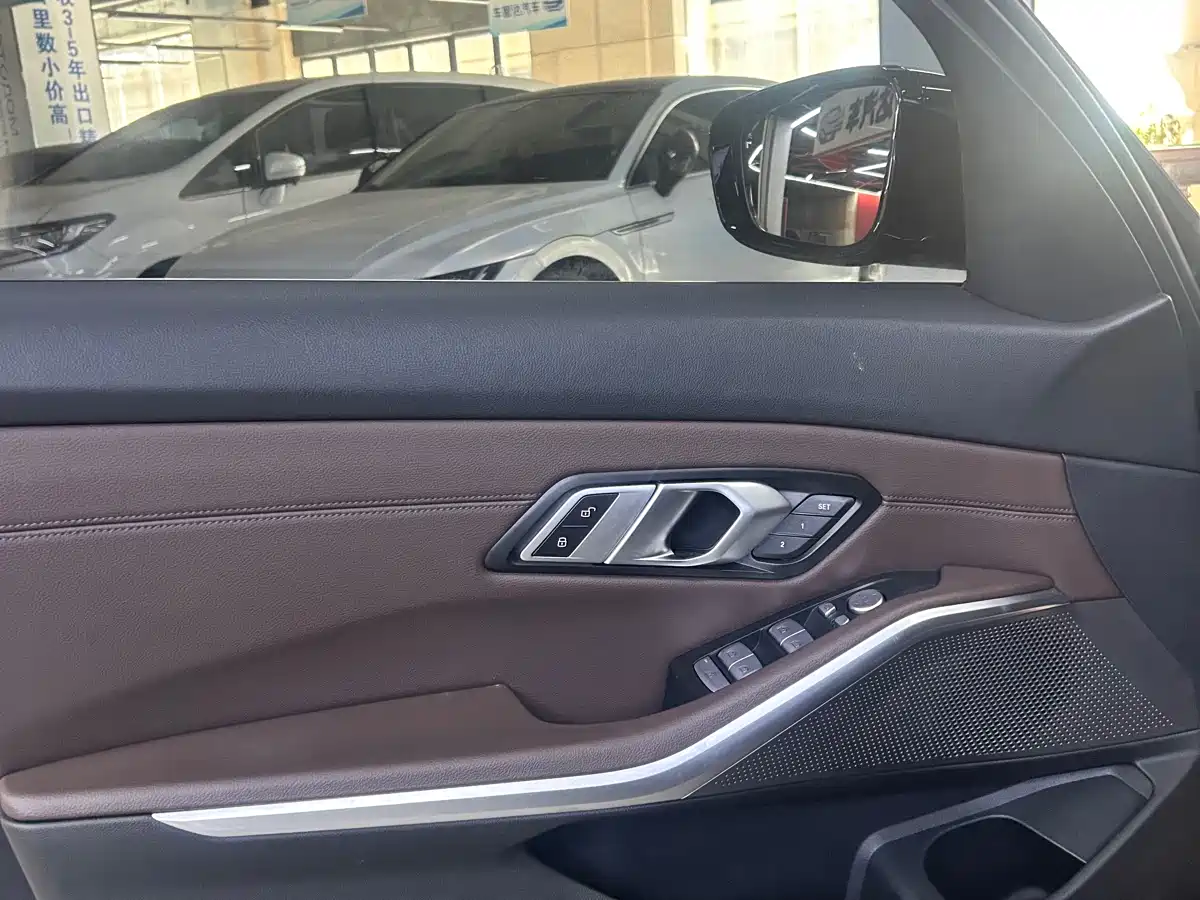 BMW 3 Series 2024 320i M Sport Package фото 14