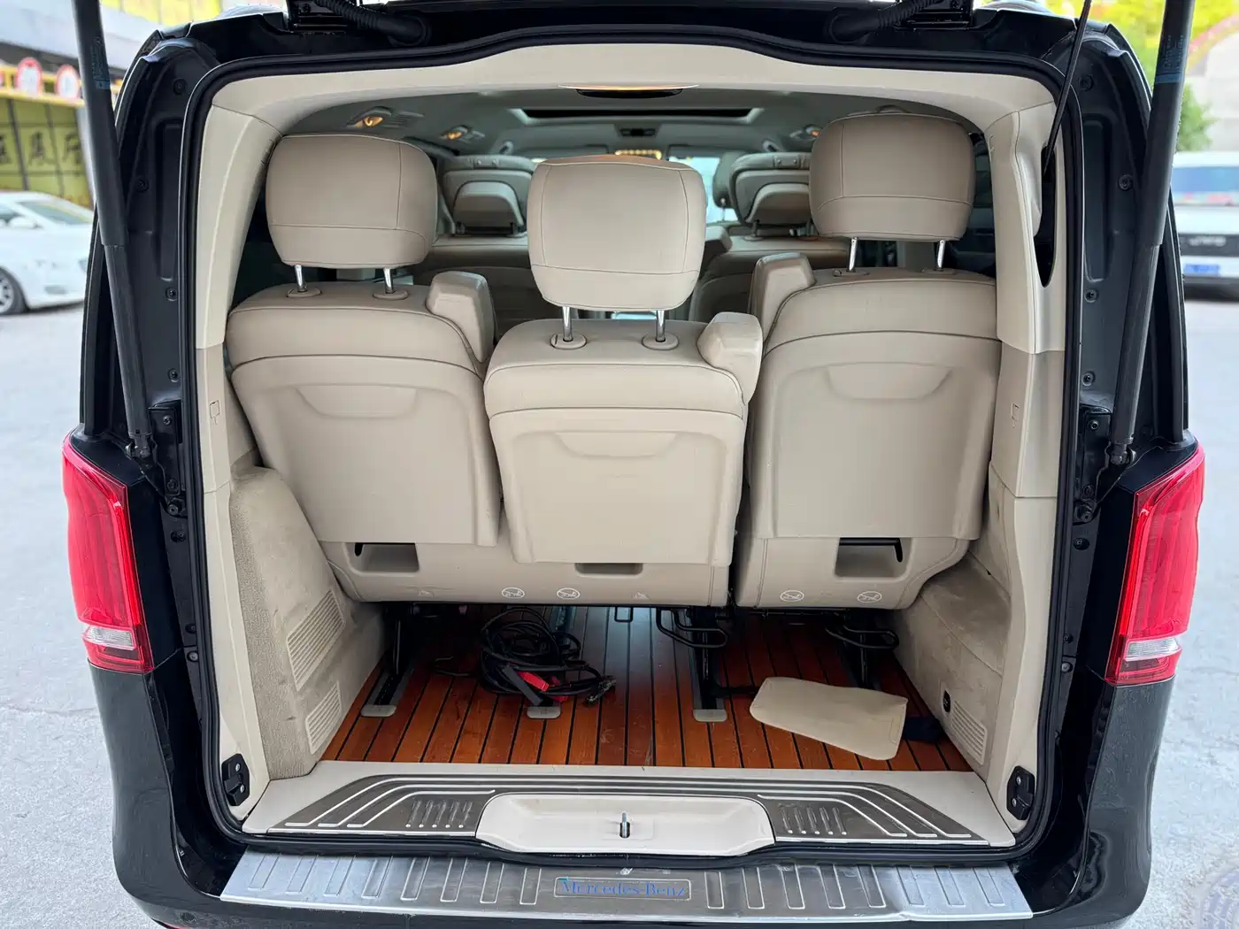 Mercedes-Benz V-Class 2017 Model V 260 Premium Edition фото 21