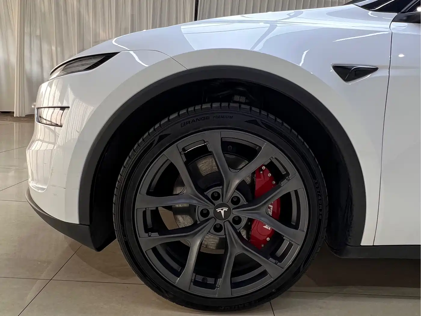 Tesla Model Y 2026 2025 Facelift Long Range All-Wheel Drive