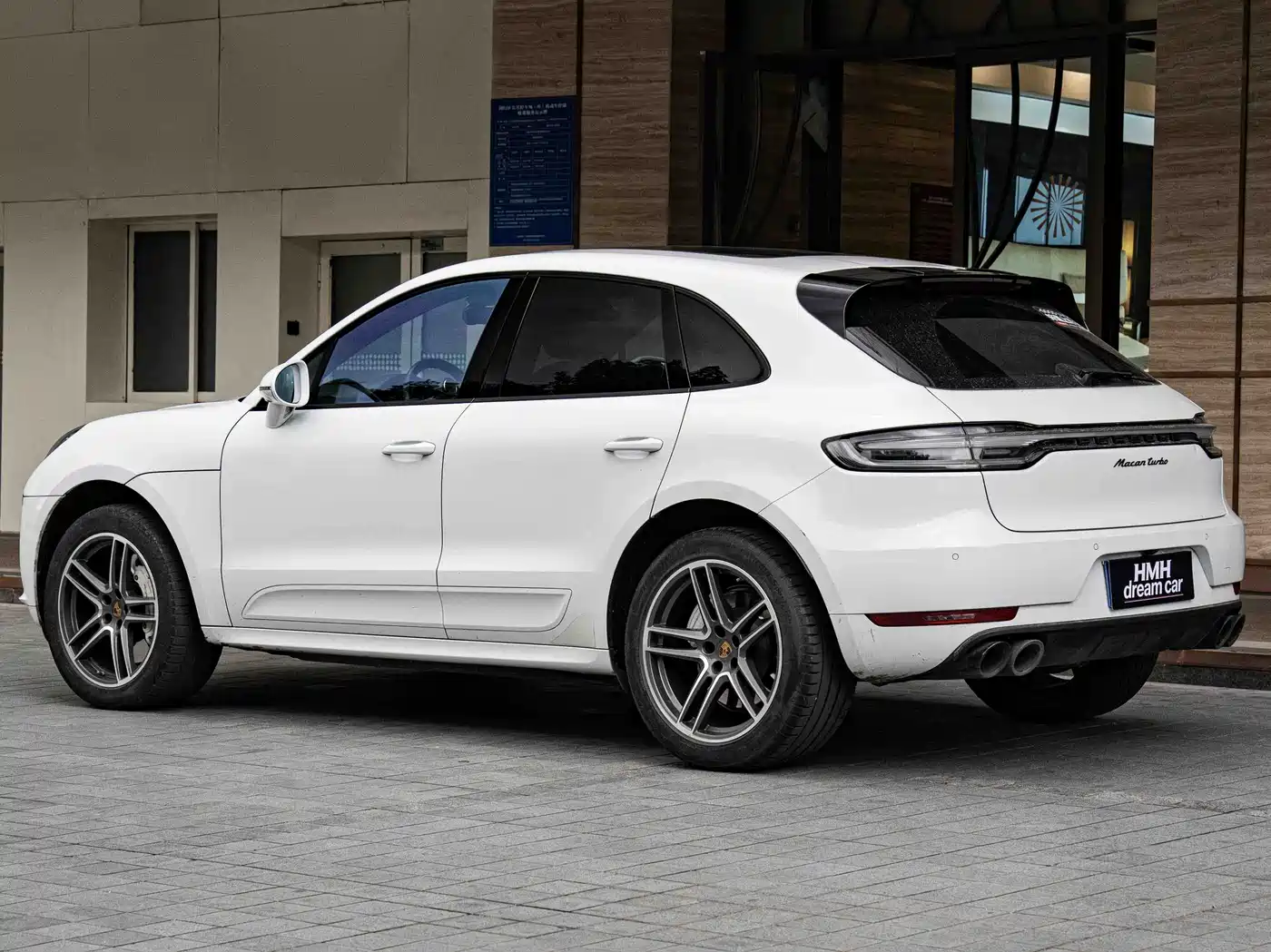 Photo 10 - Porsche Macan