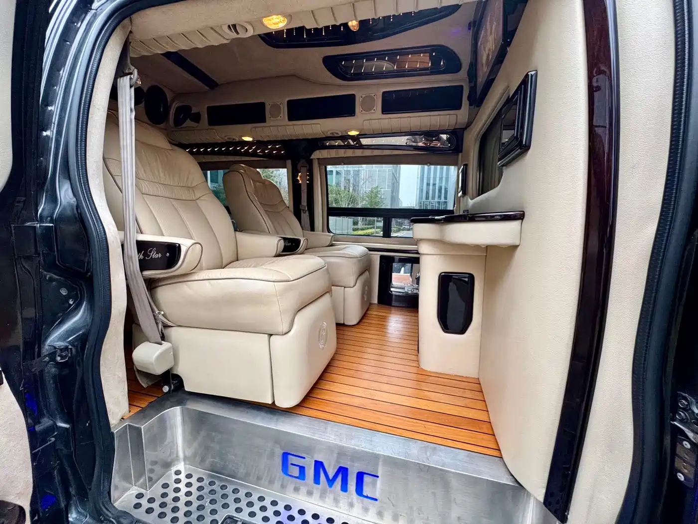 GMC Savana 2011 2011 5.3L Business Star 7-Seater