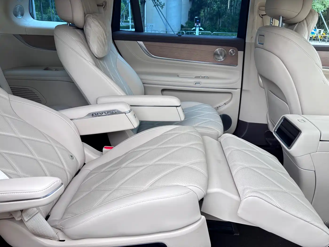 AITO Wenjie AITO M9 2025 Extended Range Ultra 52kWh 6-Seater фото 13
