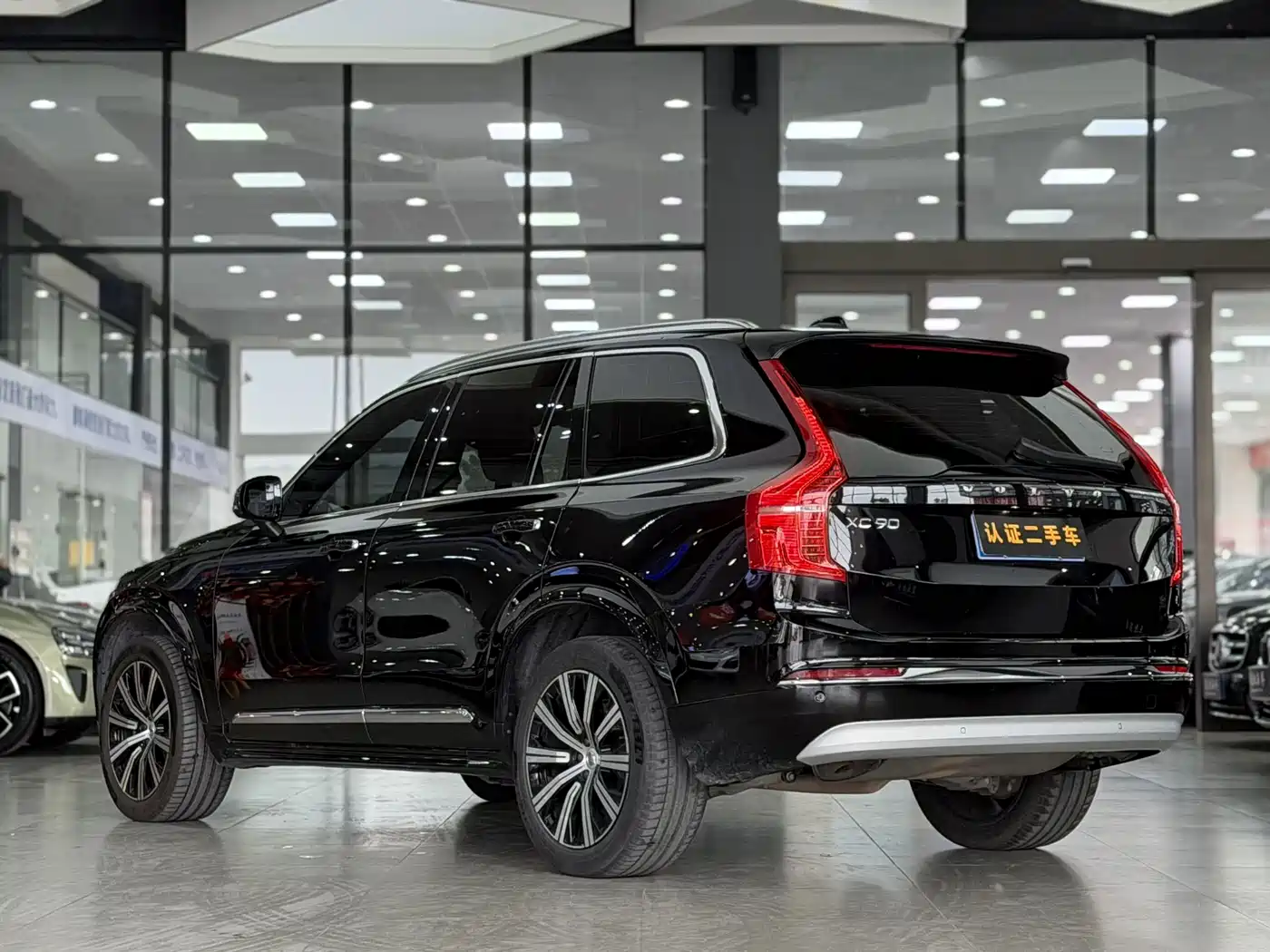 VOLVO XC90