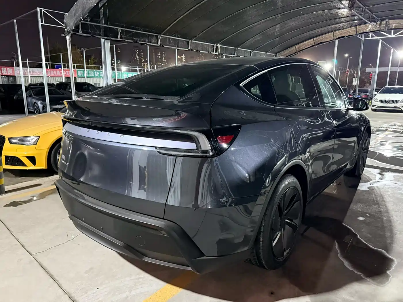 TESLA MODEL Y