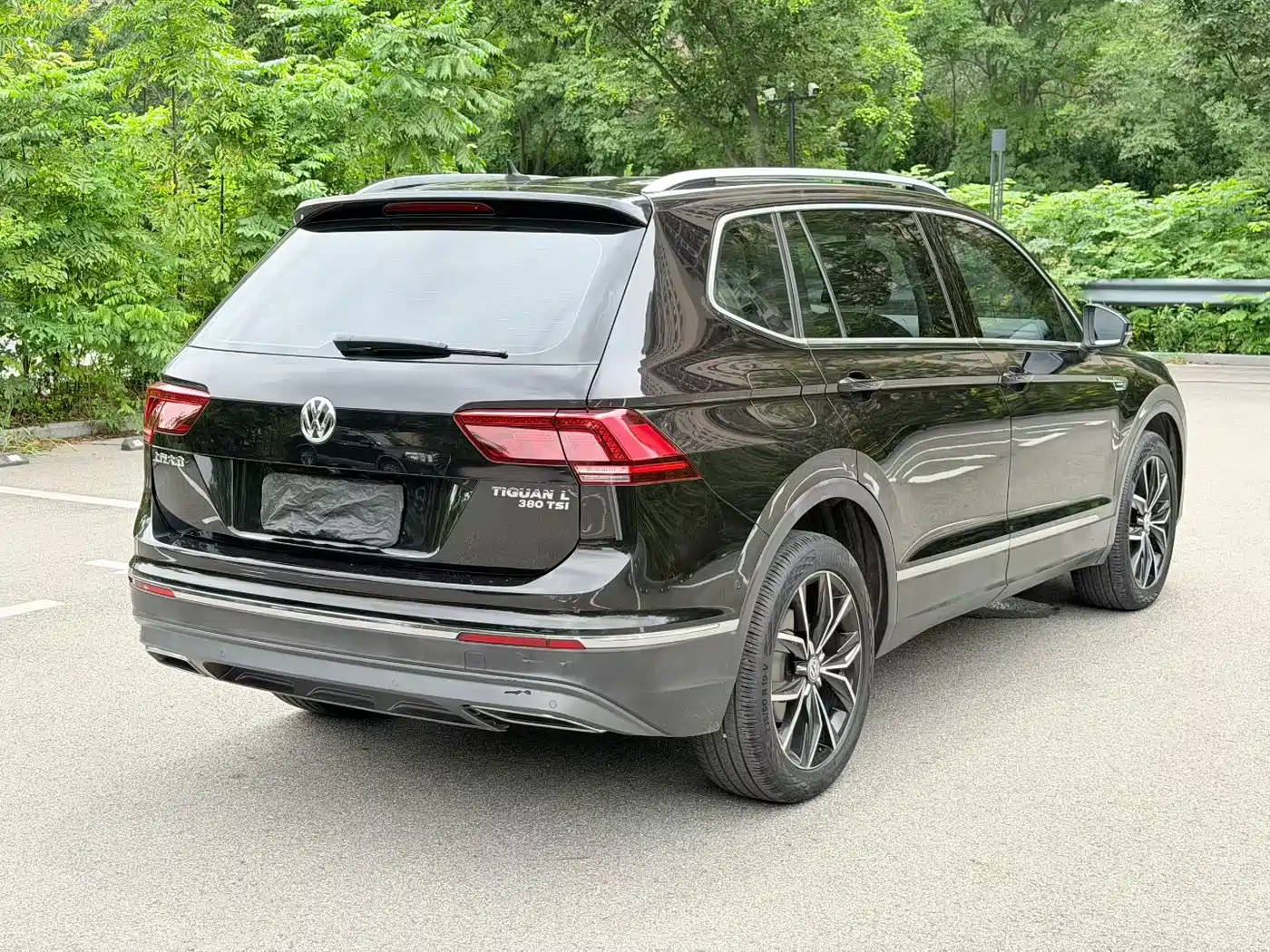 Фото 9 - Volkswagen Tiguan L