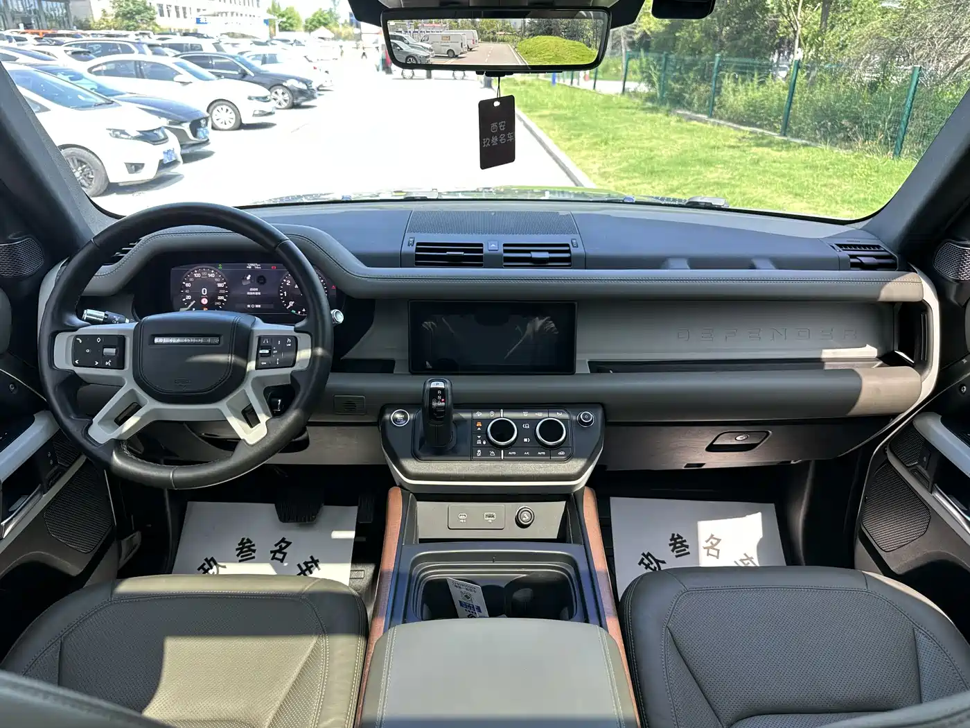Land Rover Defender 2021 110 P400 Dark Special Edition фото 20