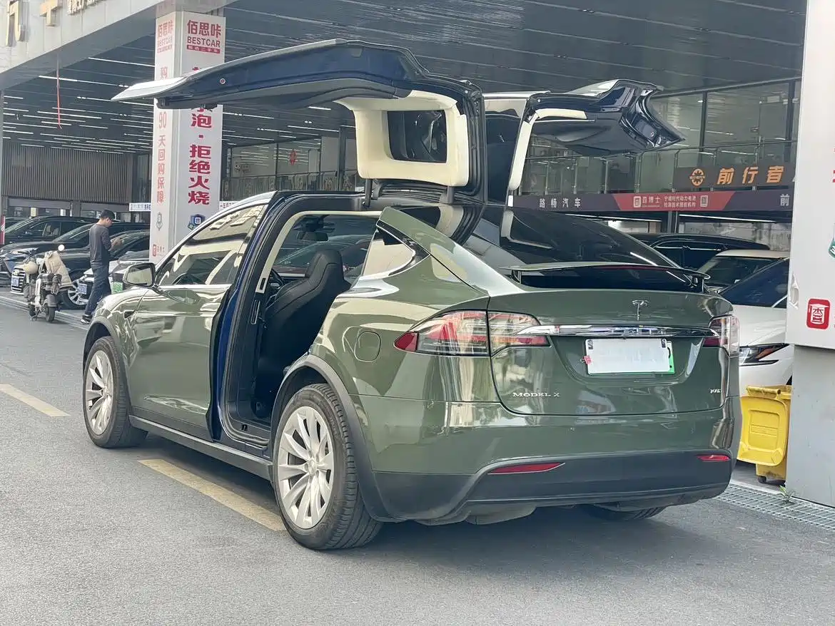 TESLA MODEL X