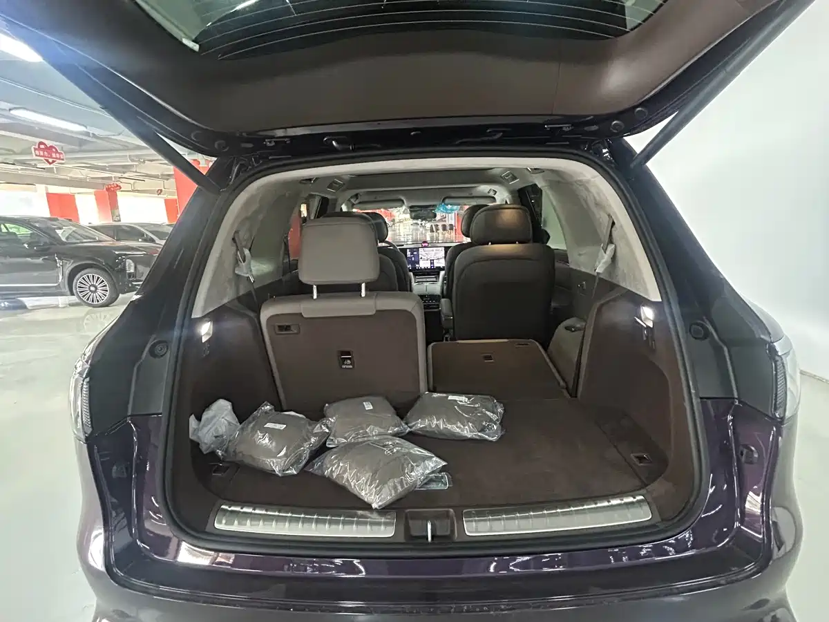 AITO Wenjie AITO M8 2025 Model Extended Range Max+ Edition 53.4kWh 6-Seater фото 6