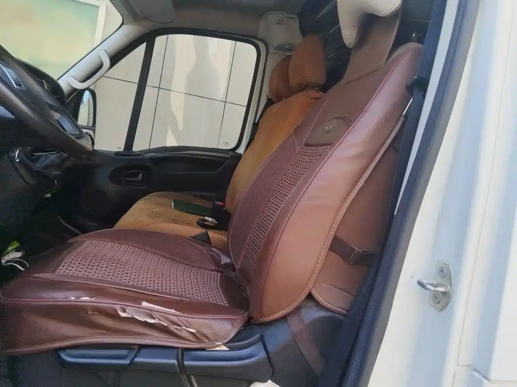 Iveco Daily 2021 2020 2.3T Manual Yunrui Manual Door Short Wheelbase Low Roof Low Power F1A
