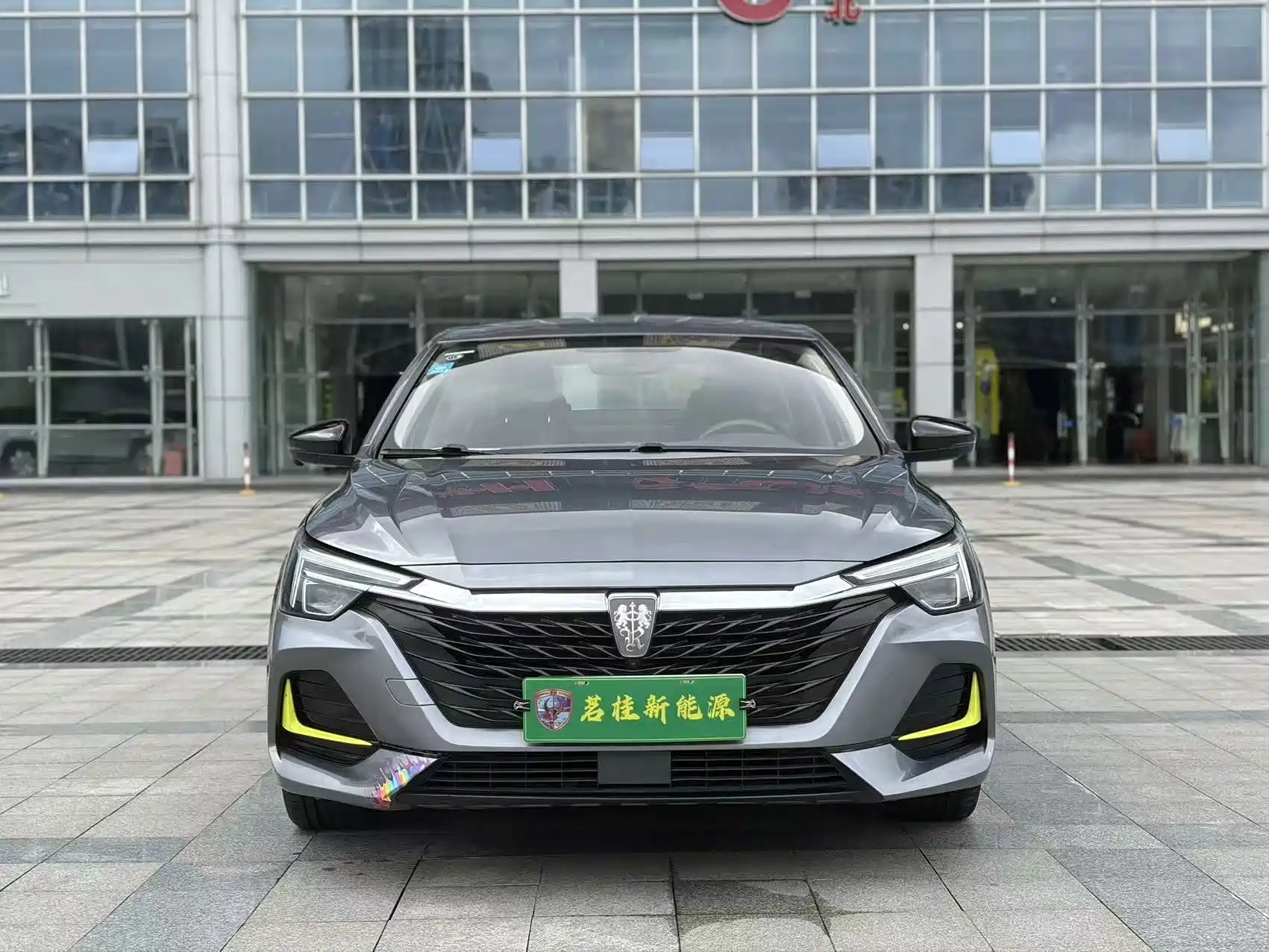Фото 2 - Roewe i6 MAX EV