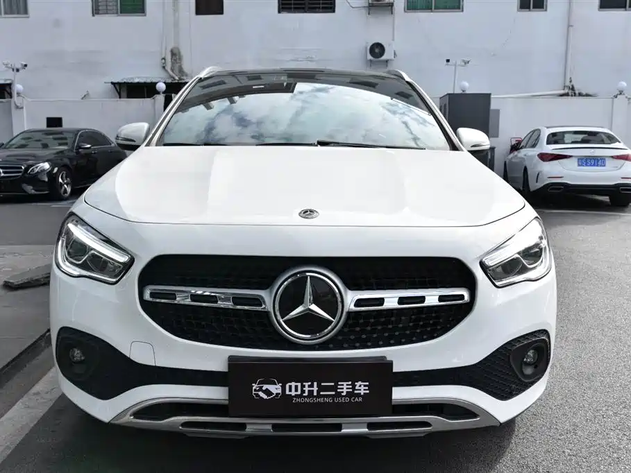 MERCEDES-BENZ GLA