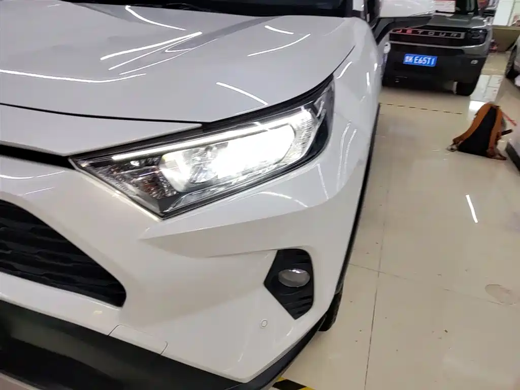 Toyota RAV4 Rongfang 2020 Hybrid 2.5L E-CVT 4WD Elite PLUS фото 24