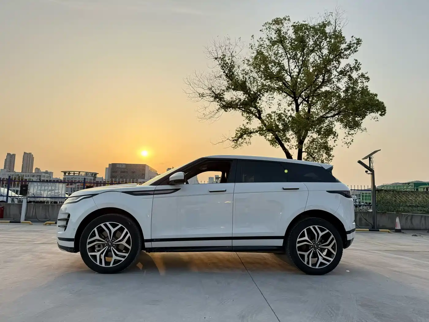 Land Rover Range Rover Evoque 2020 249PS R-DYNAMIC S Sport Edition фото 3