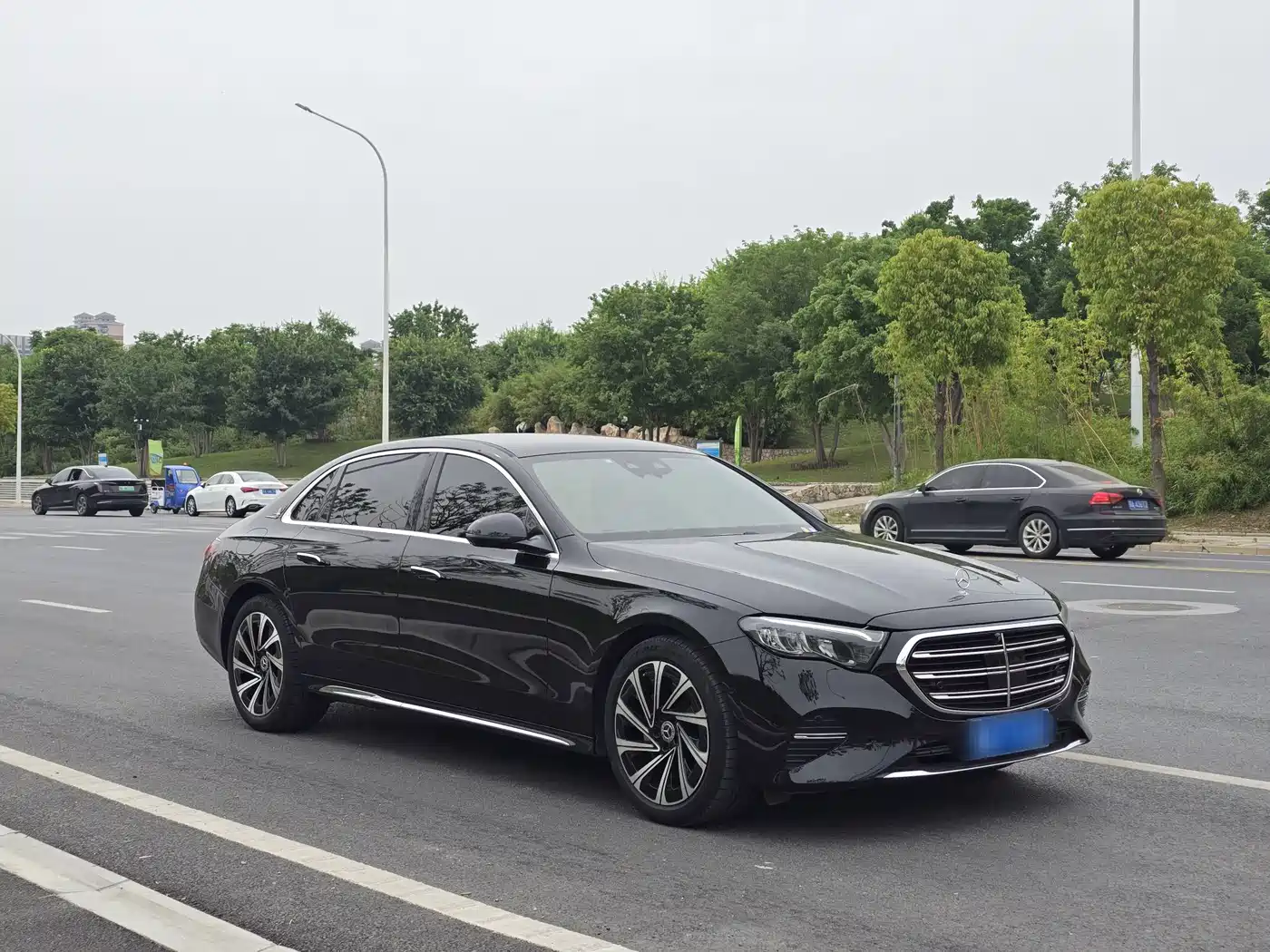 Mercedes-Benz E-Class 2025 E 300 L Luxury фото 3