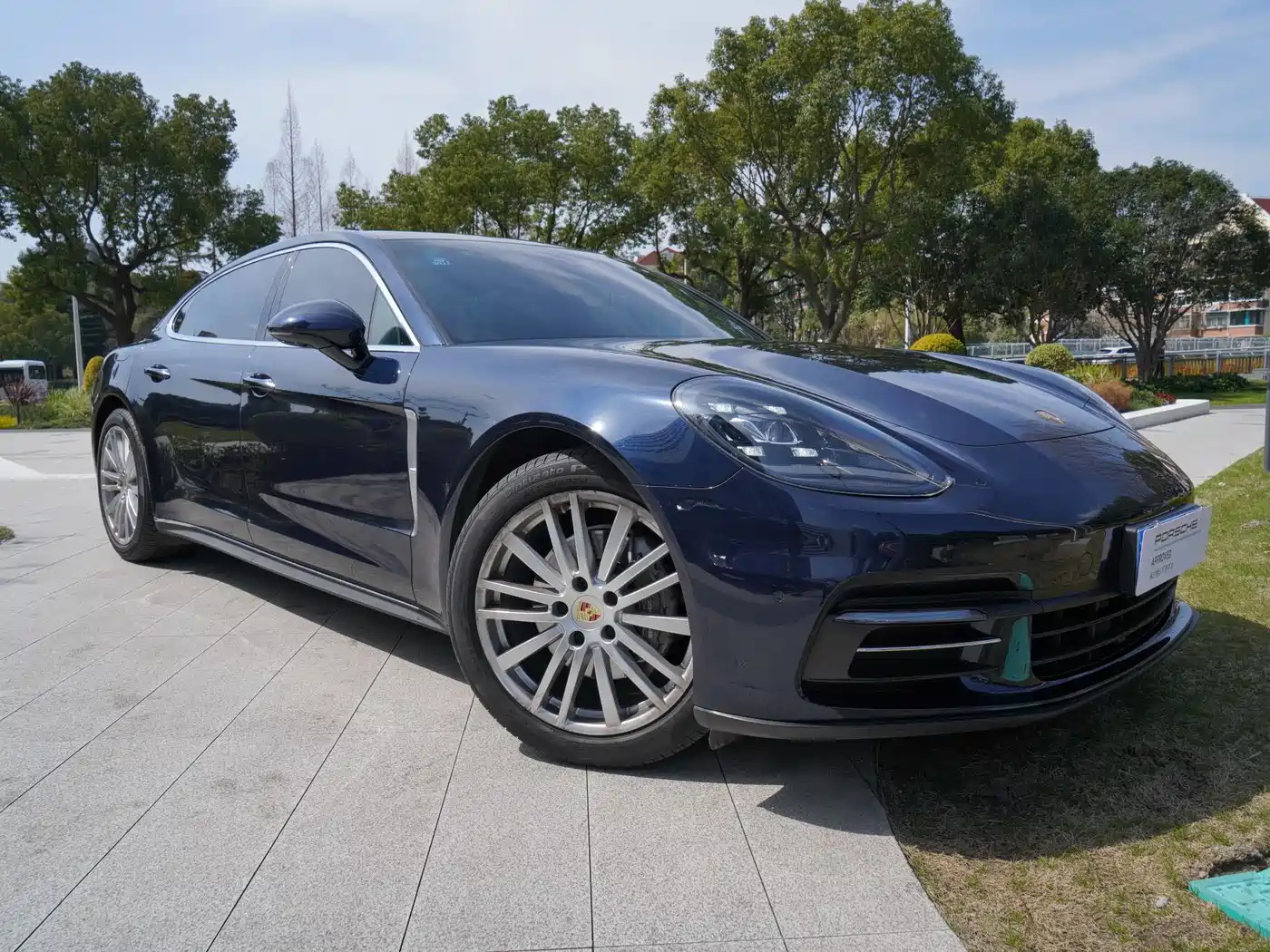 Porsche Panamera 2017 Panamera Executive Long Wheelbase 3.0T фото 17