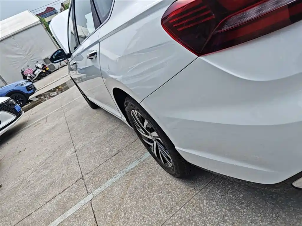Volkswagen Lavida 2024 Model 300TSI DSG Starlight Leading Edition фото 22