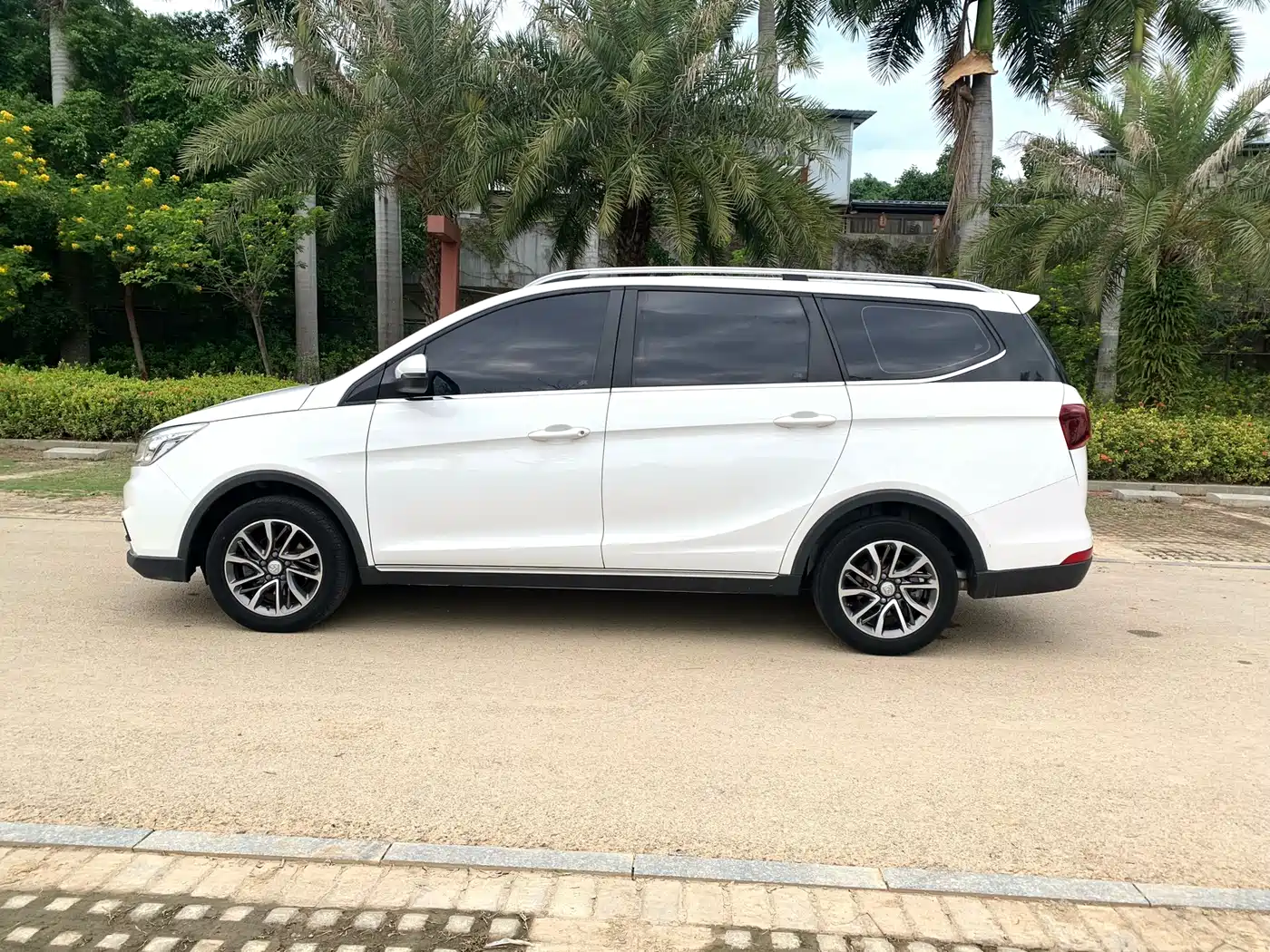 Baojun 730 2019 2019 1.5T CVT Fashion 7-Seater China V