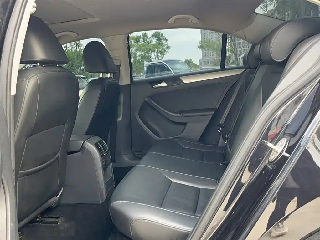 Volkswagen Sagitar 2014 1.6L Manual Comfort фото 16