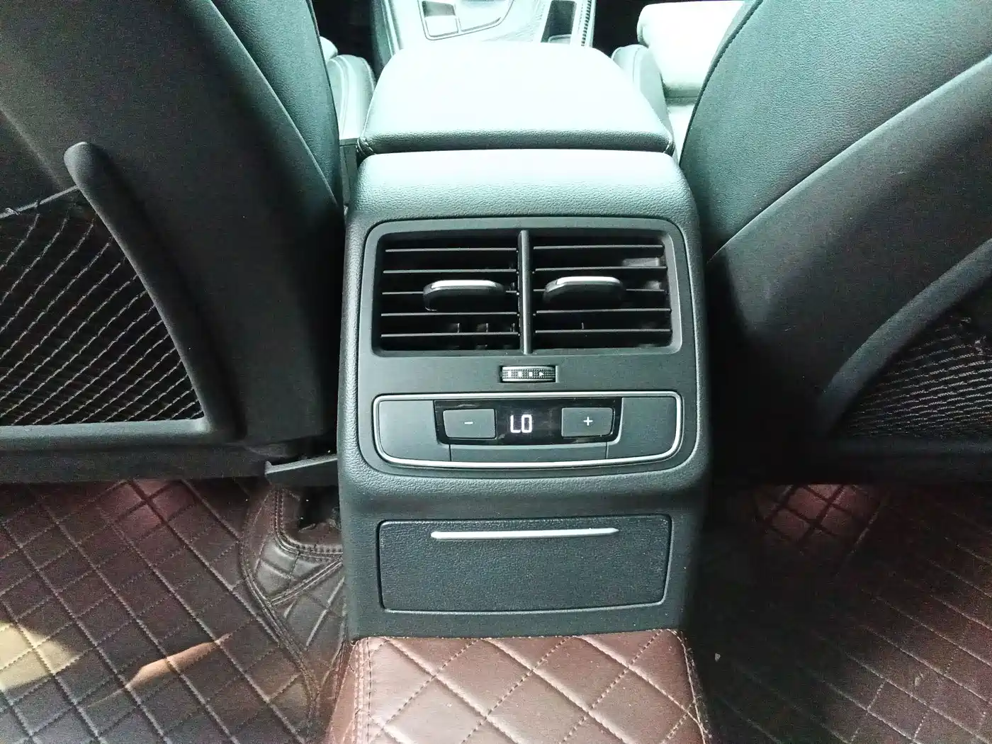 Фото 14 - Audi A4L