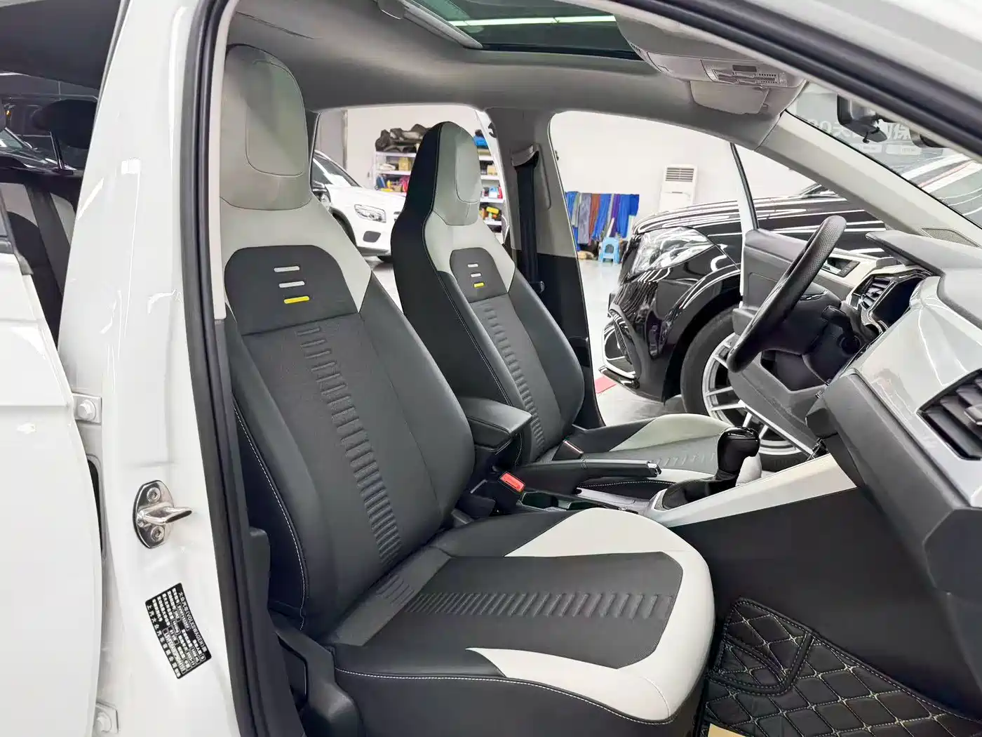 Volkswagen Polo 2024 2023 Facelift Plus 1.5L Auto Chroma Tech Edition