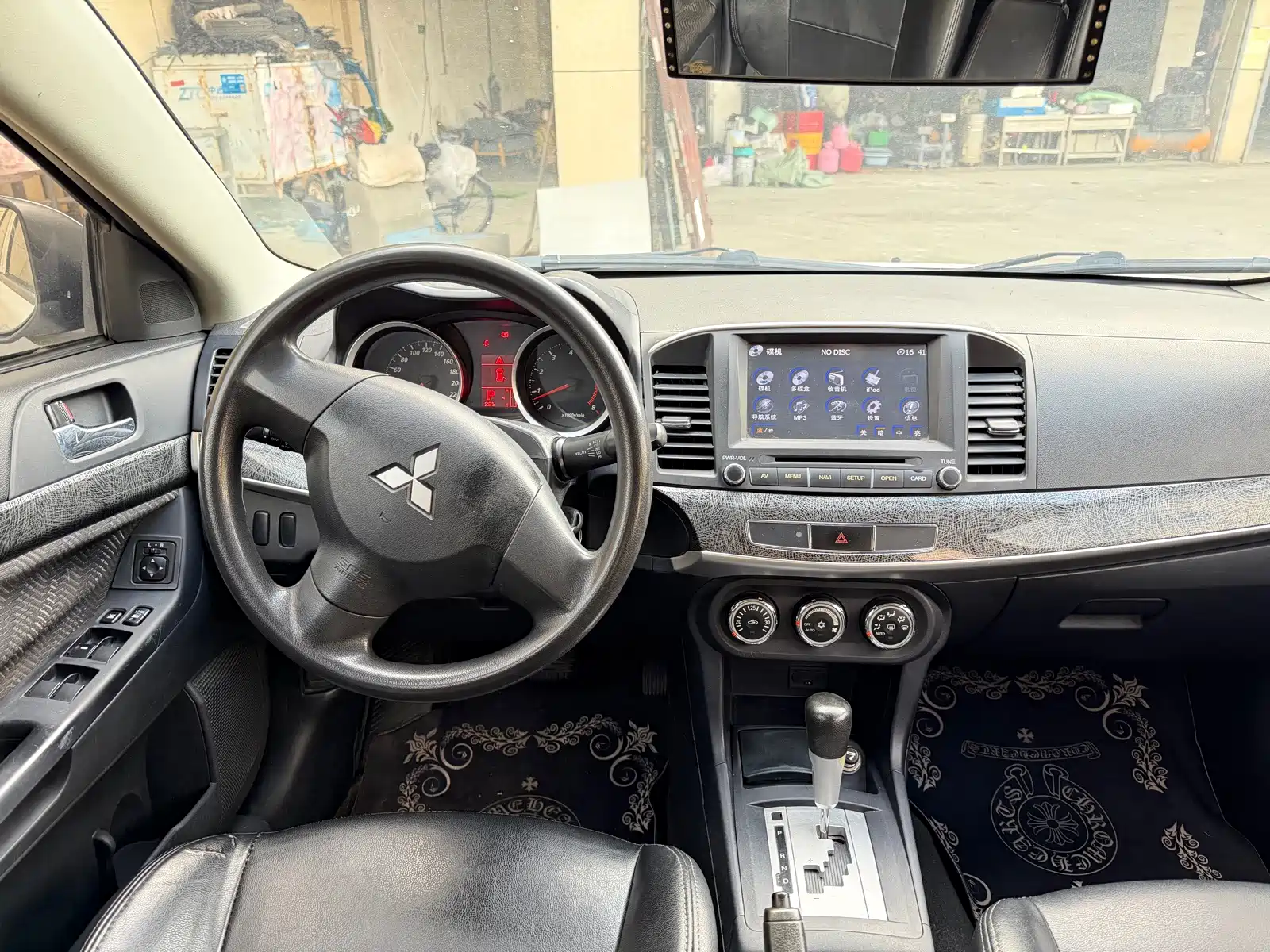 Photo 16 - Mitsubishi Lancer EX