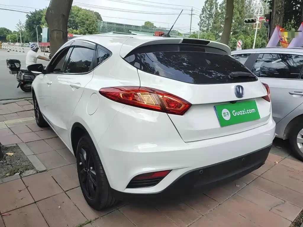 صورة 5 - Changan Eado XT