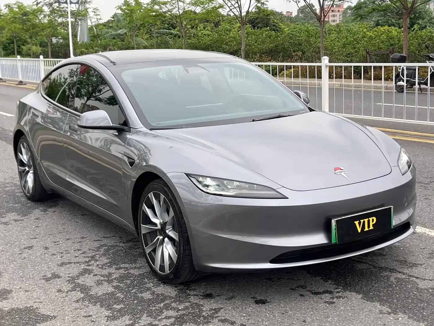 TESLA MODEL 3