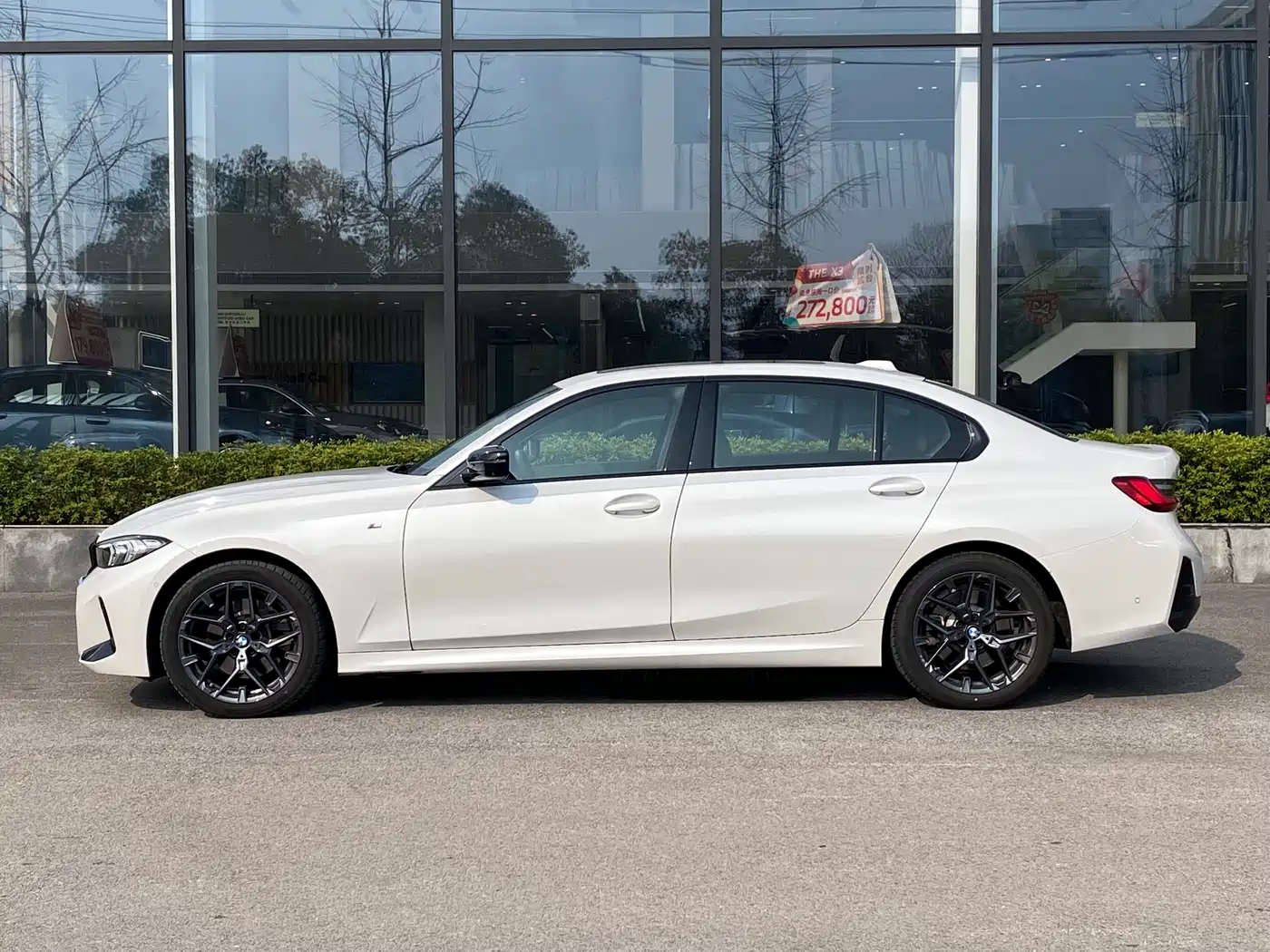 BMW 3 Series 2025 330Li M Sport Night Edition фото 4