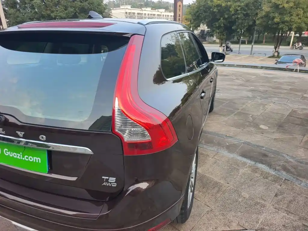 Фото 8 - Volvo XC60
