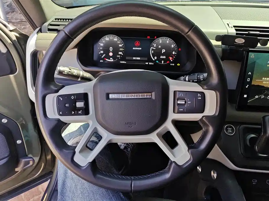 Land Rover Defender 2023 Facelift 90 2.0T P300 SE фото 15