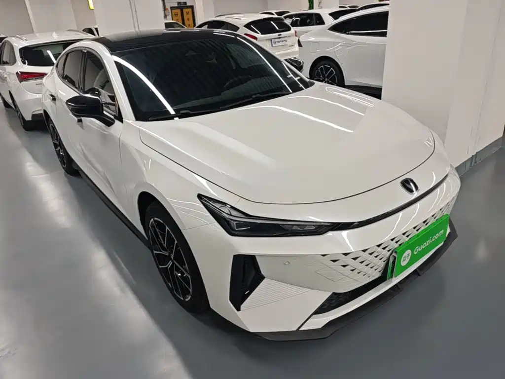 Changan UNI-V iDD 2026 2024 Blue Whale Smart iDD 136km Smart Premium