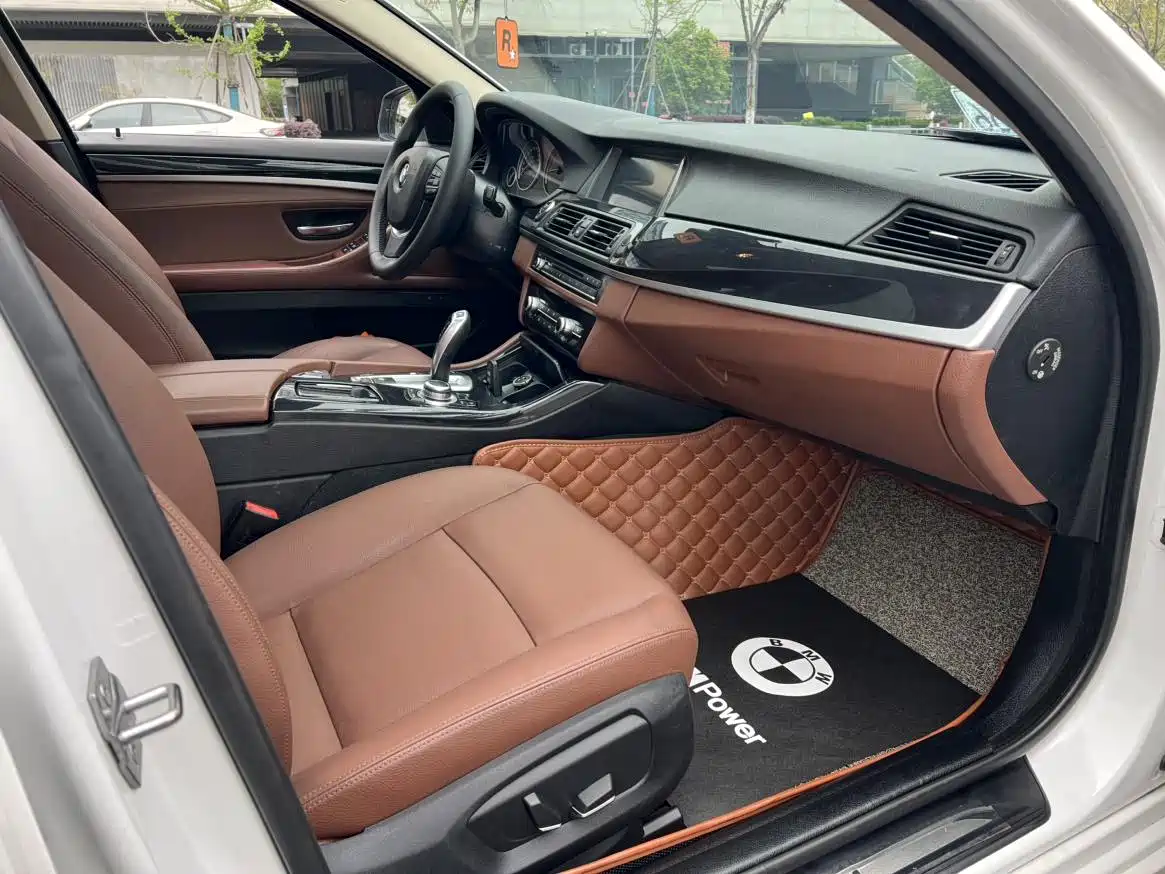 BMW 5 Series 2017 520Li Classic Edition фото 7