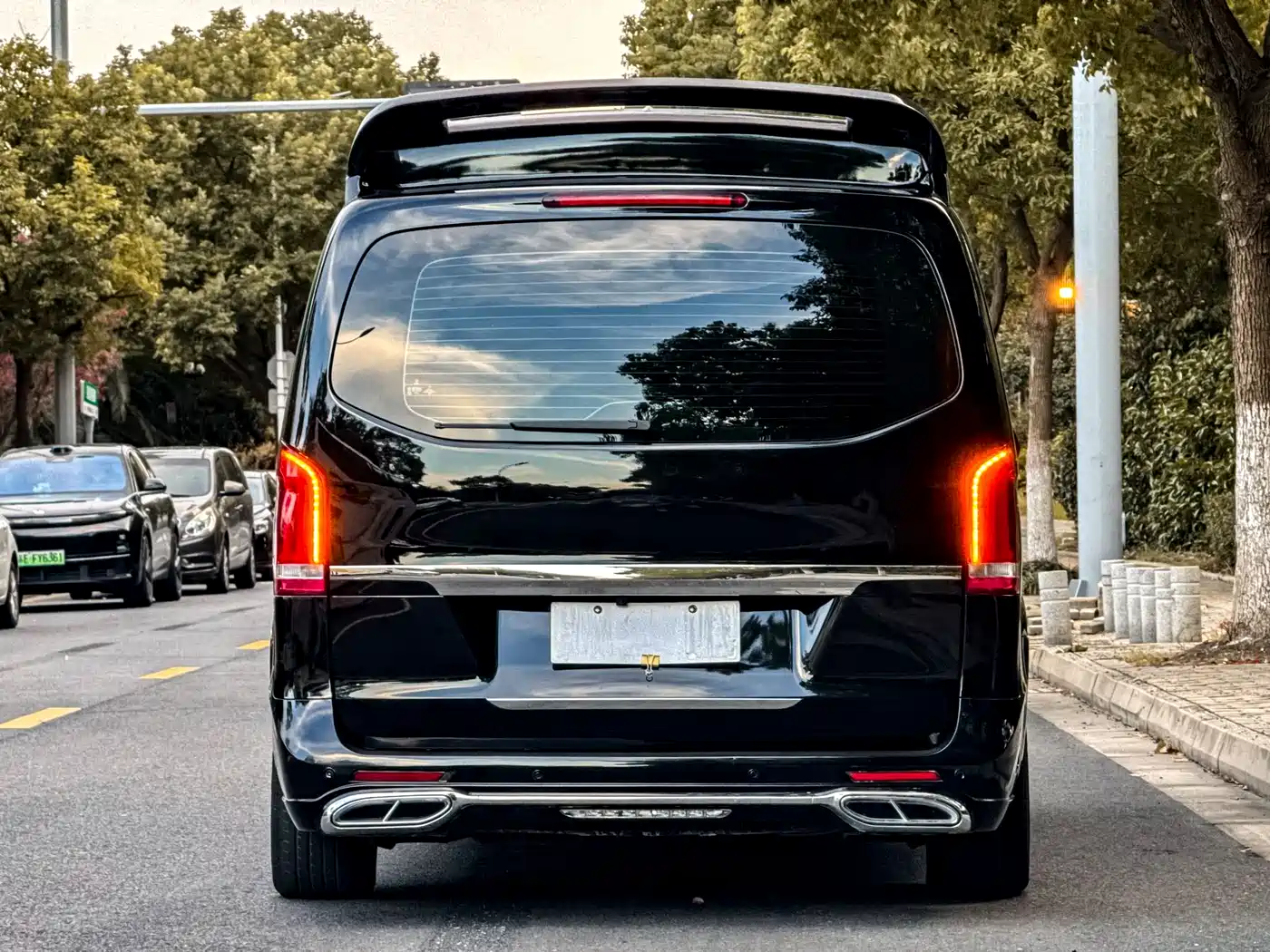 Mercedes-Benz Vito 2023 2.0T Elite 7-Seater фото 31