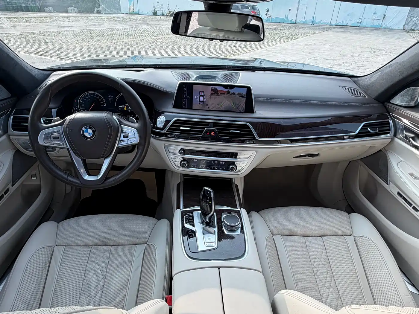 BMW 7 Series 2016 750Li xDrive 4-Seater фото 16