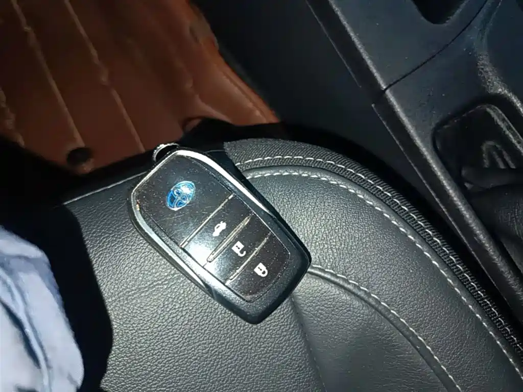 Toyota Corolla Twin Engine E+ 2019 1.8L E-CVT Luxury Edition фото 9