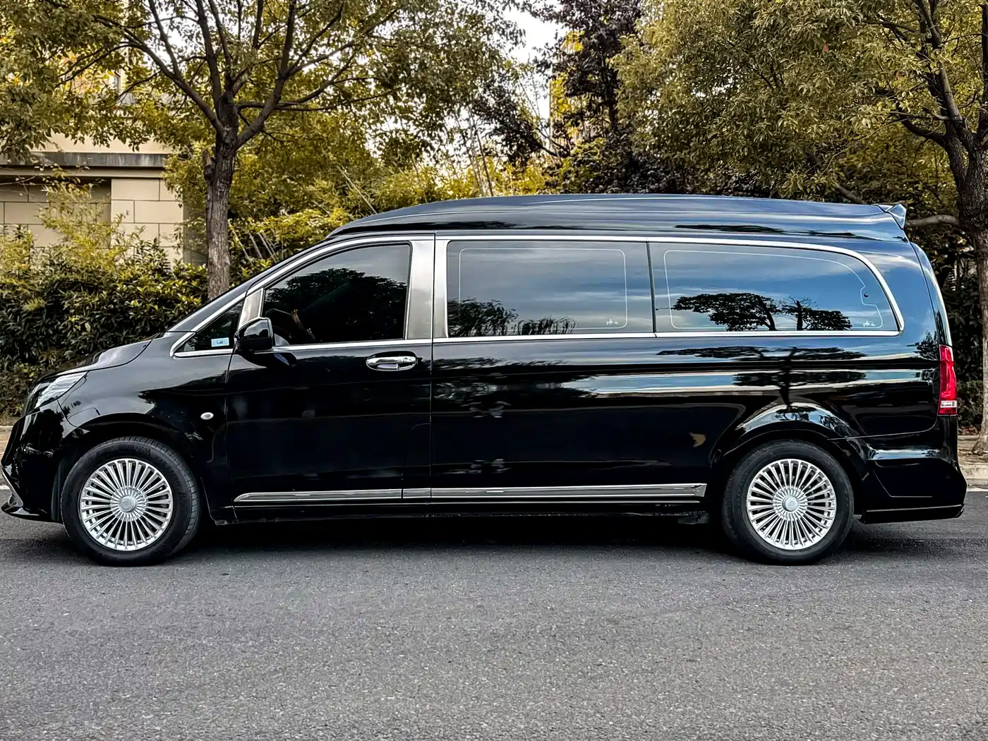 Mercedes-Benz Vito 2023 2.0T Elite 7-Seater фото 29