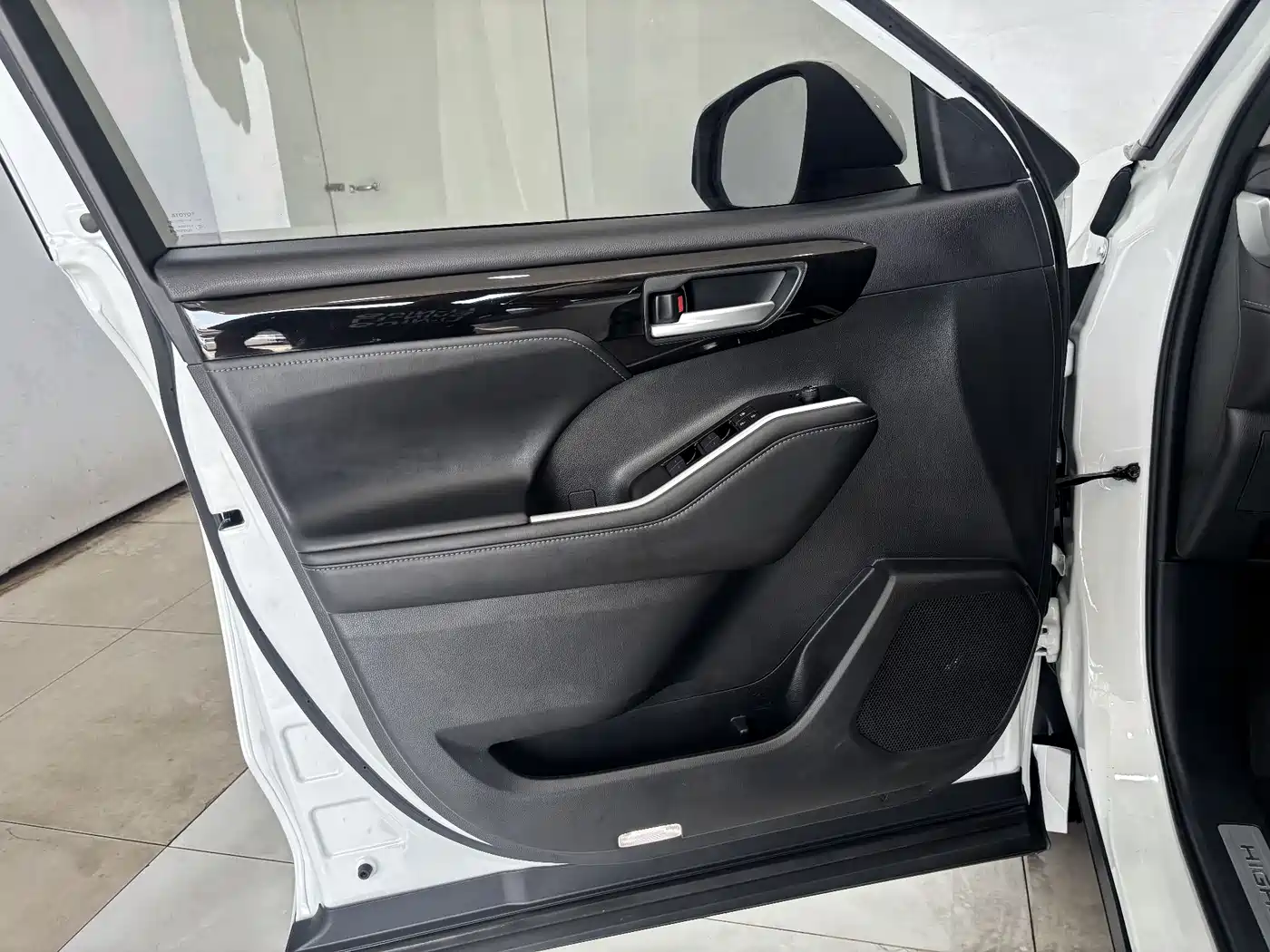 Toyota Highlander 2022 380T 4WD Premium 7-Seater фото 9