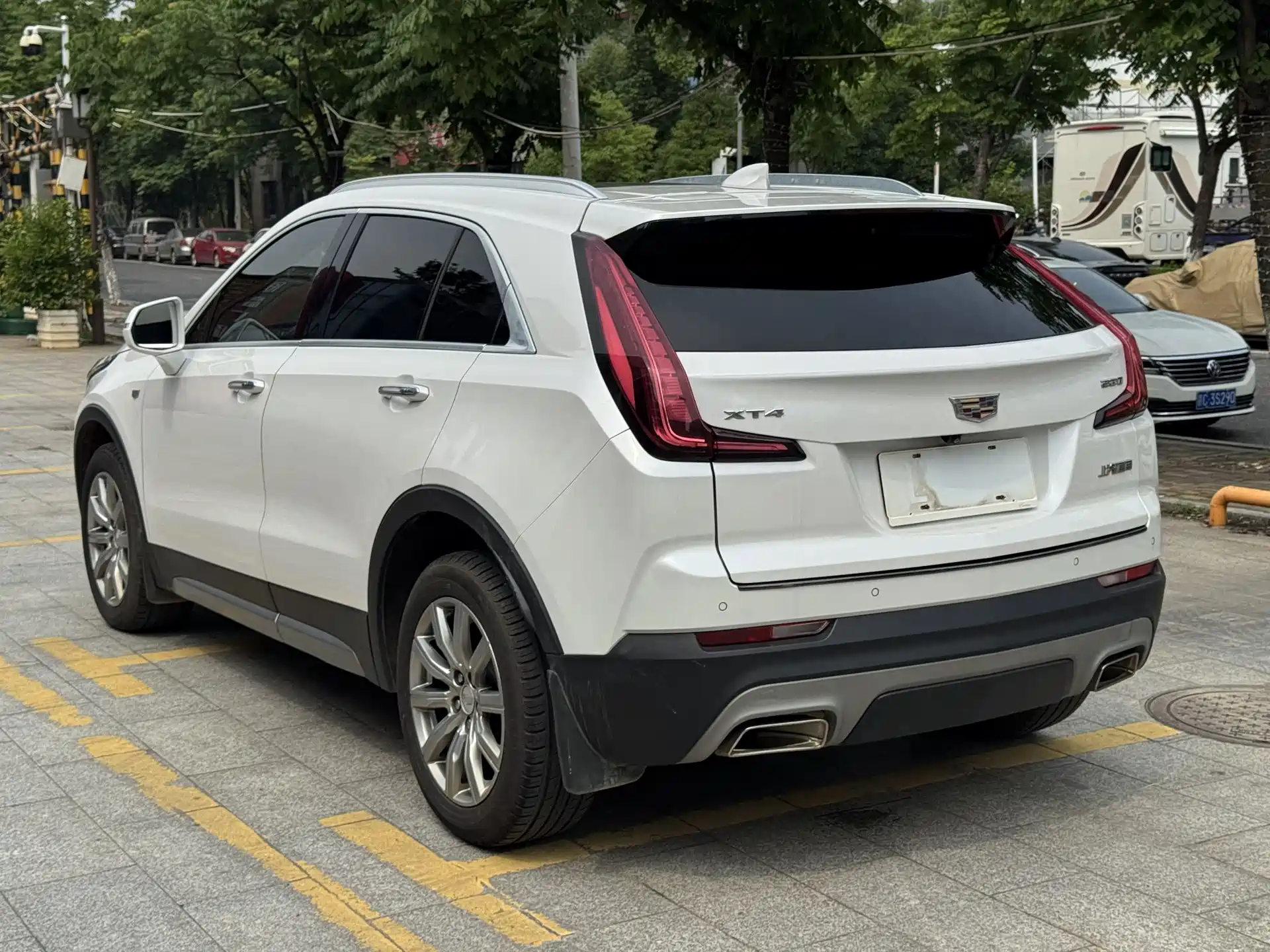 Photo 15 - Cadillac XT4