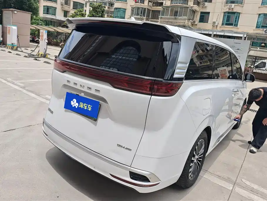 Denza D9 2022 DM-i 970 All-Wheel Drive Honor Edition фото 3