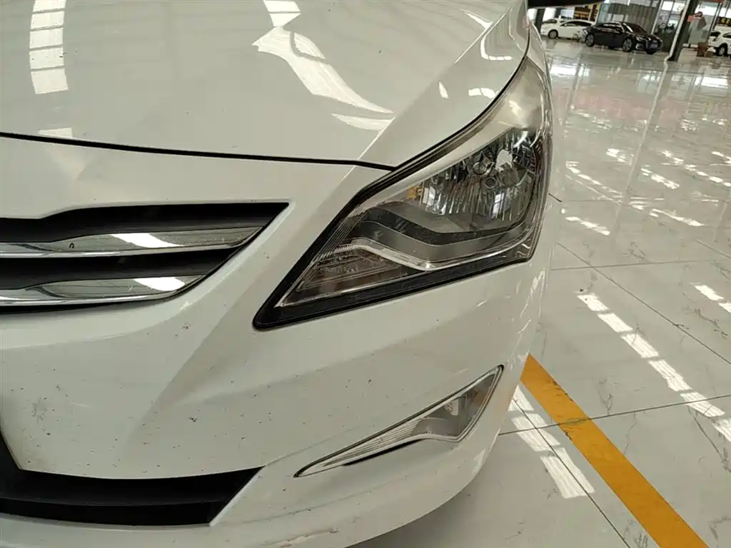 Hyundai Verna 2014 1.4L Automatic Smart GLS фото 24