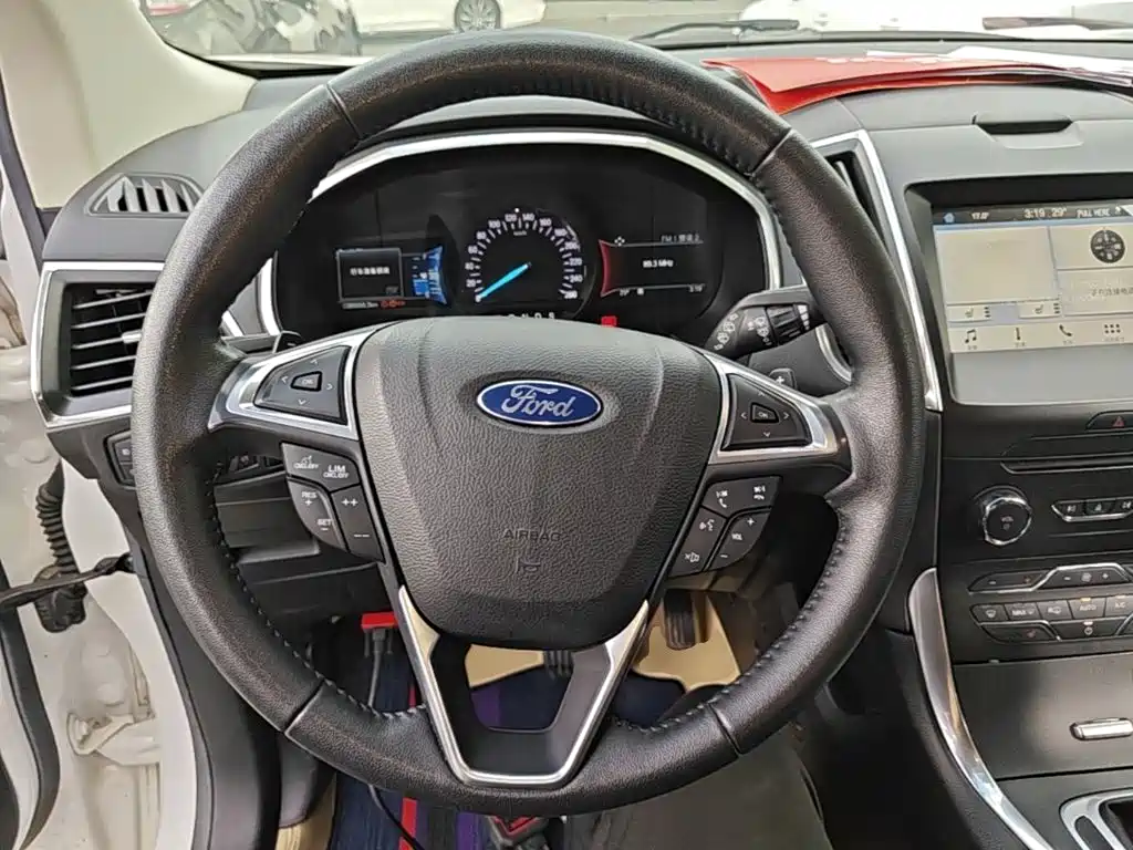 Фото 11 - Ford Edge