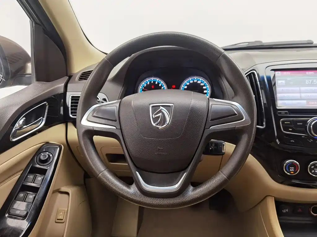 Baojun 730 2015 2014 1.5L Manual Comfort ESP Edition 7-Seater